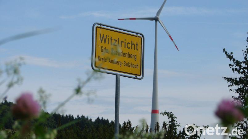 Bei Witzlricht entstand 2011 das erste Windrad im Landkreis Amberg-Sulzbach. Heute gibt es in der Region 25 große Windkraftanlagen. Archivbild: upl