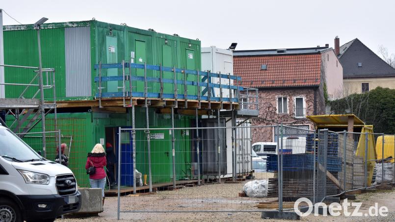 Die Baufirma, die derzeit die Drei Höfe baut, ist dankbar für die Abstellflächen, die das Bürgerspital-Areal bietet. Der Zustand soll sich aber möglichst schnell ändern. Bild: Stephan Huber