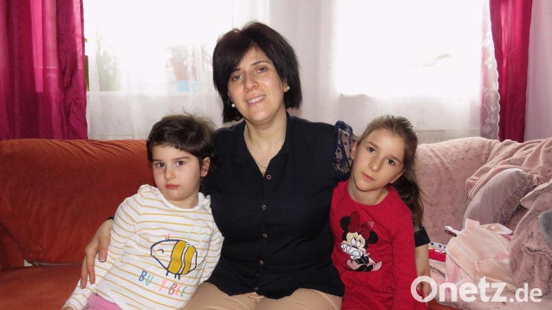 Sona Oganesyan fühlt sich mit ihren Töchtern Maria (links) und Mara sehr wohl in Tirschenreuth. Sie ist unendlich dankbar, dass sie im Stiftland derart gut aufgenommen worden ist nach ihrer Flucht aus Armenien. Bild: ubb
