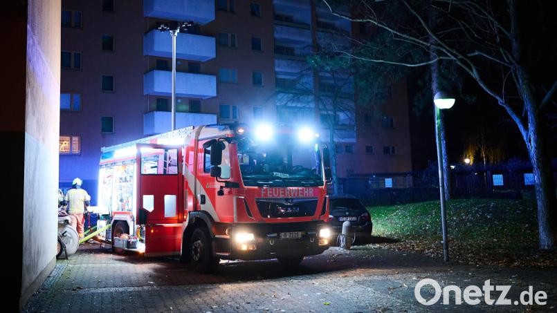Auch eine Omikron-Welle bringt die Rettungsdienste nicht aus der Ruhe. Dank durchdachter Planung können die Leitstellen auch weiterhin die Versorgung sicherstellen. Symbolbild: Annette Riedl/dpa