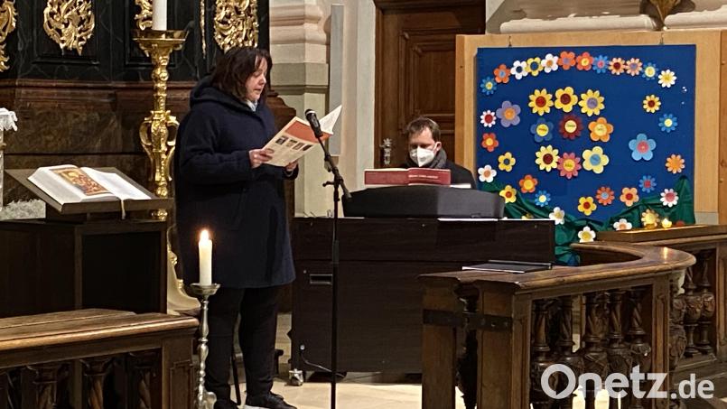 Bianca Raithel und Andreas Sagstetter begleiteten die Feier musikalisch. Bild: Markus Scharnagl/exb