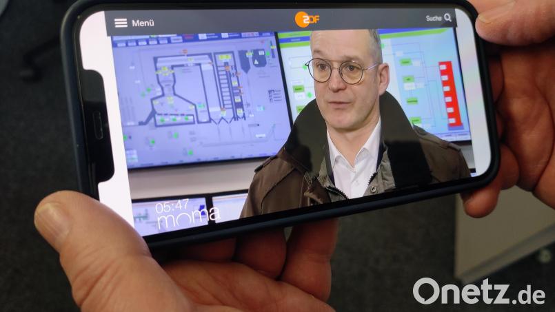 Auch das Morgenmagazin berichtete aus Wunsiedel. Hier erklärt Marco Krasser die Energiewende „made in Wunsiedel“. Bild: Florian Miedl/fph