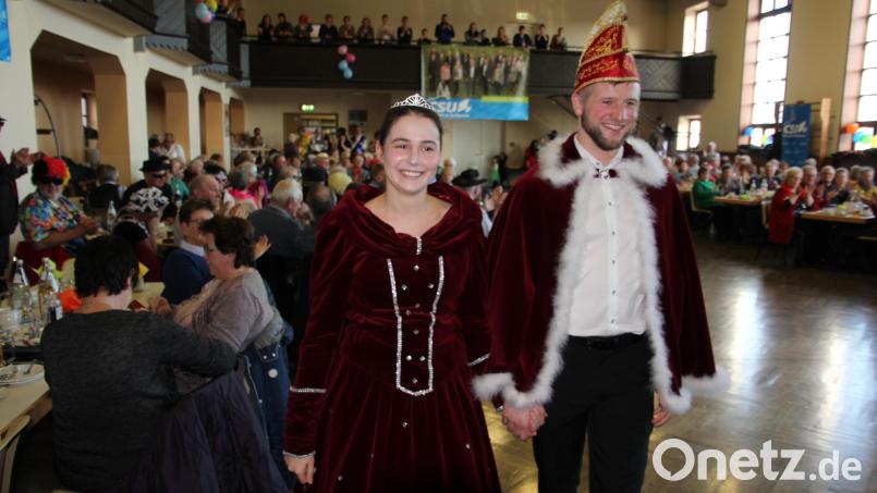 Einzug des Münchenreuther Prinzenpaares Katharina I. und Tobias II. in die Stadthalle. Bild: kro