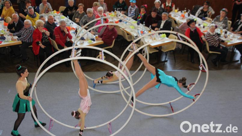 Die Rhönradfahererinnen boten eine tolle artistische Show. Bild: kro