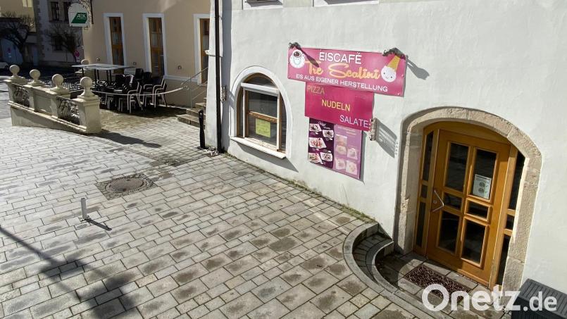 Nur noch bis 27. Februar gibt es das Eiscafé am Oberen Markt. Bild: Völkl