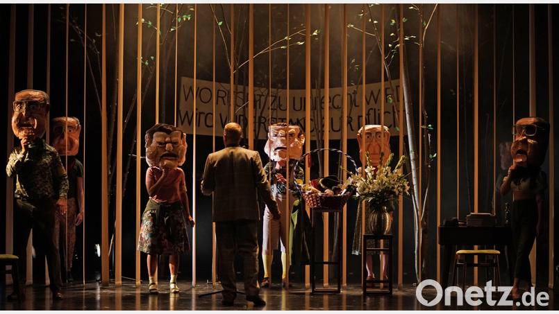 Eine Szene aus dem Stück &quot;Wackersdorf&quot;, das im Amberger Stadttheater gezeigt wird. Bild: Karl Forster/exb