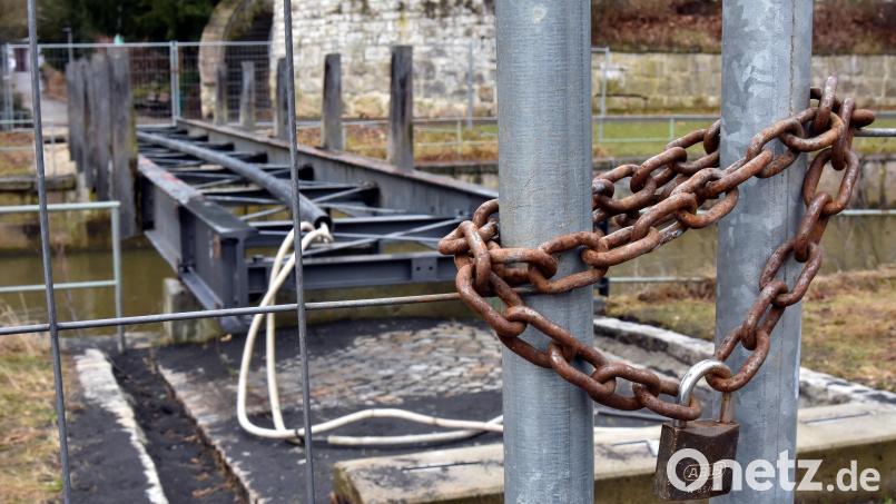 An sich sollte der Vilssteg im Englischen Garten schon längst fertig sein. Doch eine Insolvenz hat das Ganze noch einmal verzögert. Bild: Stephan Huber