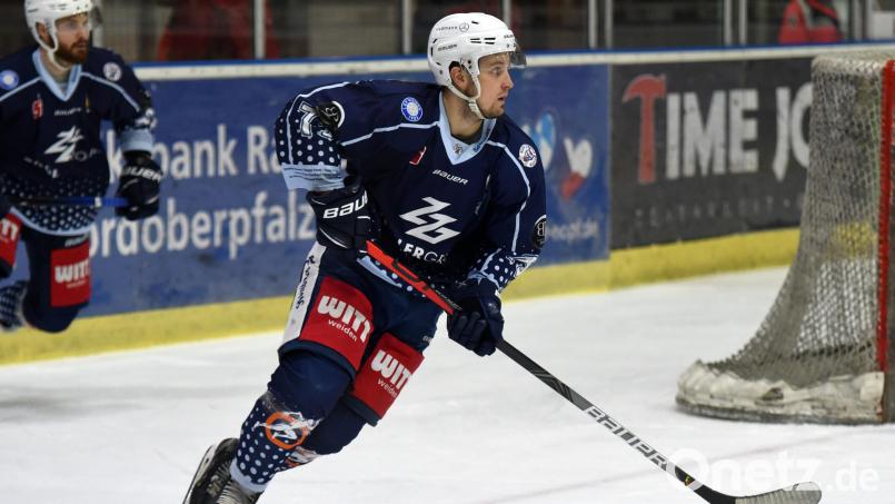 Schwerer Schlag für Spitzenreiter Blue Devils Weiden vor dem Top-Spiel gegen den Tabellenzweiten Memmingen Indians. Tomas Rubes verletzte sich am Dienstag in Rosenheim am Knie und fällt aus. Archivbild: gb