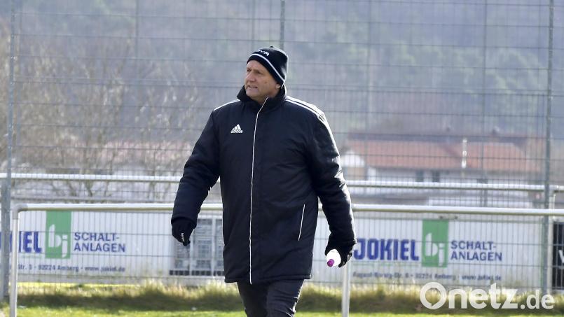Karl-Heinz Wagner, (Bild) Trainer des FC Amberg, ist zuversichtlich, dass er die Lücke einigermaßen schließen kann, die Dennis Kramer hinterlassen wird. Archivbild: Hubert Ziegler