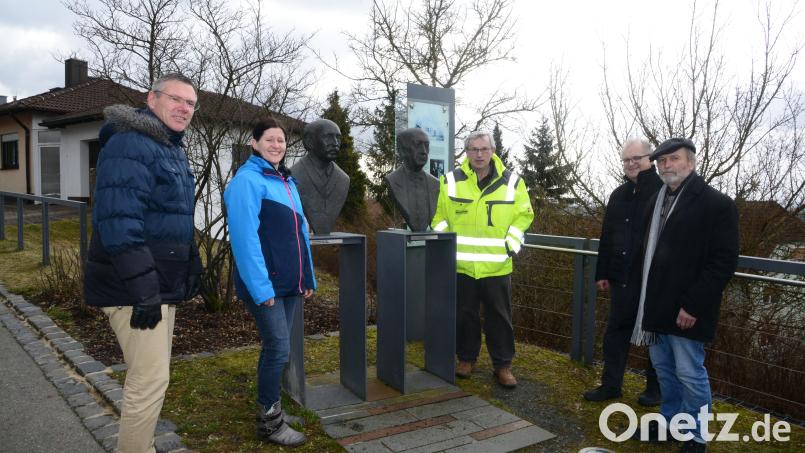 In Parkstein wird der Wegfall der Feierlichkeiten zum 200. Geburtstag von Franz Strauß bedauert. Der Markt hat Franz und Richard Strauß im Jahr 2005 mit der Aufstellung des Denkmals ein bleibendes Erinnerungszeichen gesetzt. Bild: bey