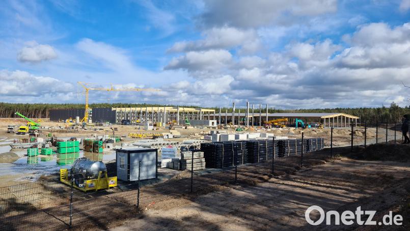 Auf der Ziegler-Baustelle geht´s voran. Nun hat der Stadtrat den Bebauungsplan für das Industriegebiet angepasst. Bild: sne