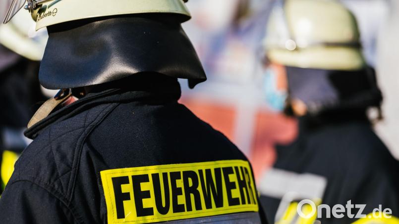 Ob die Feuerwehren der Gemeinde Fensterbach künftig drei statt zwei Kommandanten benötigen, diskutierte der Gemeinderat bei seiner Sitzung. Symbolbild: Philipp von Ditfurth/dpa