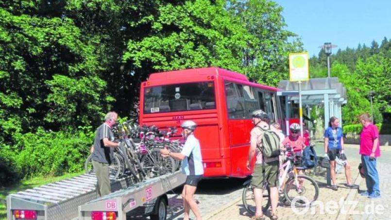 Das Archivbild zeigt den Radlbus der Steinwald-Allianz, der zwischen 2011 und 2013 im Landkreis Tirschenreuth fuhr. Da sich das Projekt nicht rechnete, wurde es eingestampft. Nun soll ab Mai ein ähnliches Modell im Landkreis starten. Archivbild: NT-Archiv