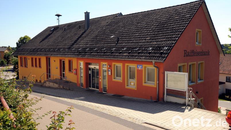 Das Ammerthaler Rathaus ist eines der Gebäude, das an das Nahwärmenetz von Gemeinderat Gerhard Schuller angeschlossen werden soll.. Bild: Stephan Huber