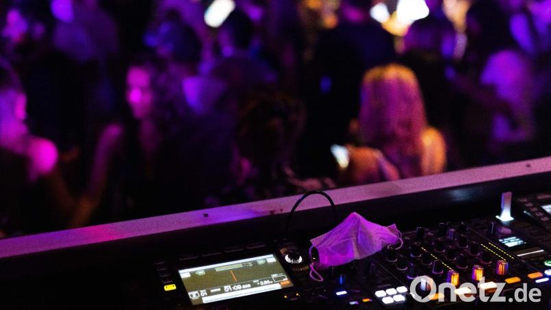 In einem Club in Straubing waren sechs Frauen zusammengebrochen. Symbolbild: Philipp von Ditfurth/dpa