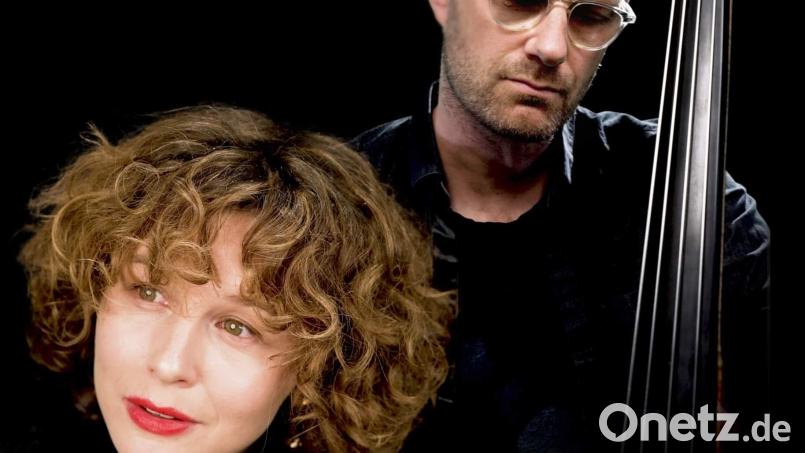 STURM heißt das aktuelle musikalische Projekt von Anna Maria Sturm. Zusammen mit Sven Faller schreibt die Schwandorfer Künstlerin die Songs selbst. Bild:  David Grosser/exb