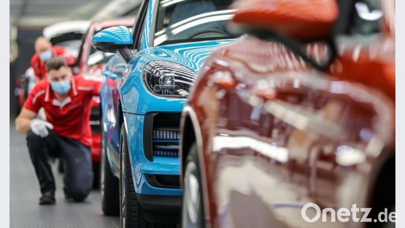 Die Autoindustrie leidet besonders stark am Materialmangel in Folge von Lieferengpässen. Bild: Jan Woitas/dpa-Zentralbild/dpa