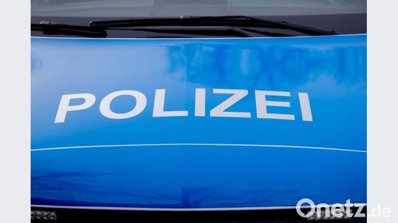 Der Polizei-Schriftzug steht auf einem Einsatzfahrzeug. Bild: Christoph Soeder/dpa/Symbolbild