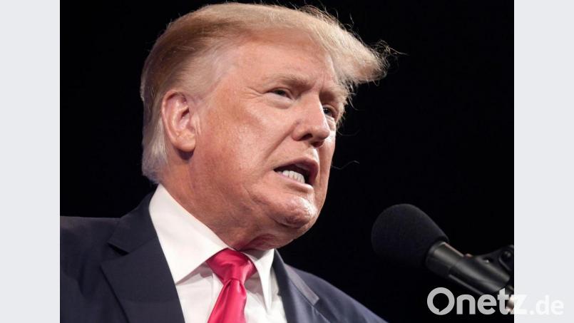 Der ehemalige US Präsident Donald Trump startet eine Twitter-Alternative, die in den USA bereits im App Store für iPhones verfügbar ist. Bild: Lm Otero/AP/dpa