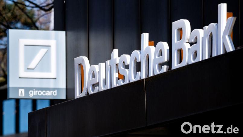 Das Logo der Deutschen Bank an einer Filiale. Bild: Hauke-Christian Dittrich/dpa