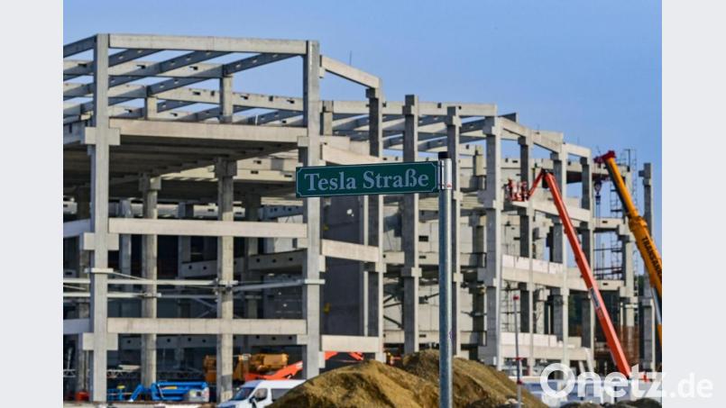 Der Produktionsstart der ersten europäischen Tesla-Fabrik in Grünheide bei Berlin hat sich wiederholt verzögert. Eigentlich sollten schon Ende 2021 die ersten Fahrzeuge vom Band laufen. Bild: Patrick Pleul/dpa-Zentralbild/dpa