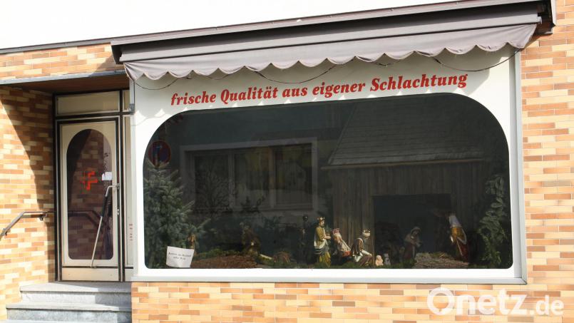 Dass sich die Schaufenster geschlossener Pressather Geschäfte bestens als Ausstellungsstätten eignen, zeigte schon der Krippenrundweg in der Advents- und Weihnachtszeit. Bald könnten dort Bilder und andere Exponate aus dem Fundus des Heimatmuseums die Neugier der Einwohner und Besucher der Stadt auf deren Historie wecken. Bild: bjp