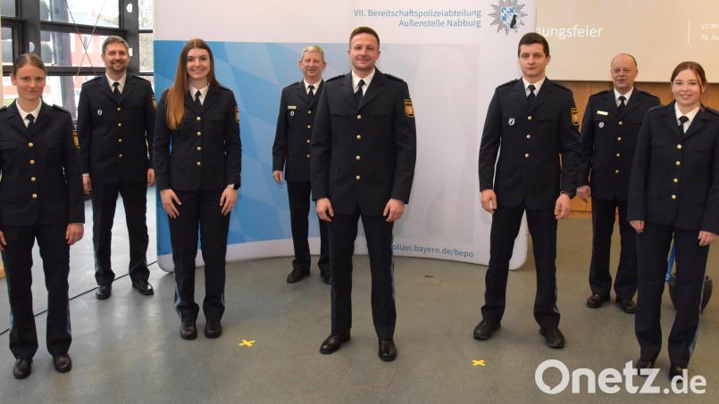 Mit Polizeioberwachtmeister Achim Bauer (Vierter von rechts) und Lukas Leutsch (Dritter von rechts) schafften es gleich zwei der fünf Seminarbesten in die Top fünf des bayernweiten Rankings. Bild: PHK Roland Seidel, Bepo Nabburg/exb