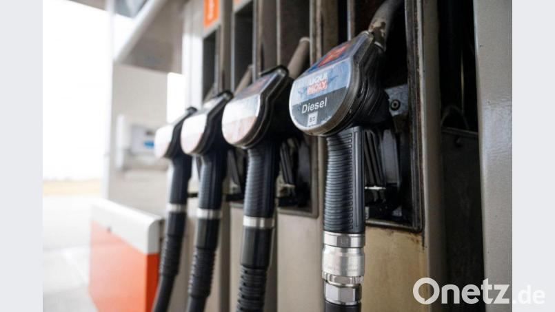 Die Spritpreise steigen - Autofahren wird immer teurer. Bild: Christophe Gateau/dpa