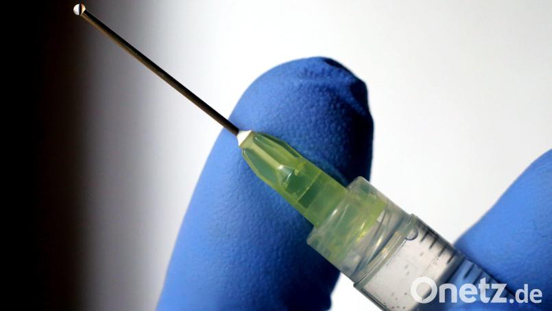 Die Corona-Impfpflicht für Beschäftigte in Pflege und Gesundheitswesen soll in Bayern in den kommenden Monaten wie angekündigt langsam und schrittweise um- und durchgesetzt werden. Bild: Karl-Josef Hildenbrand/dpa