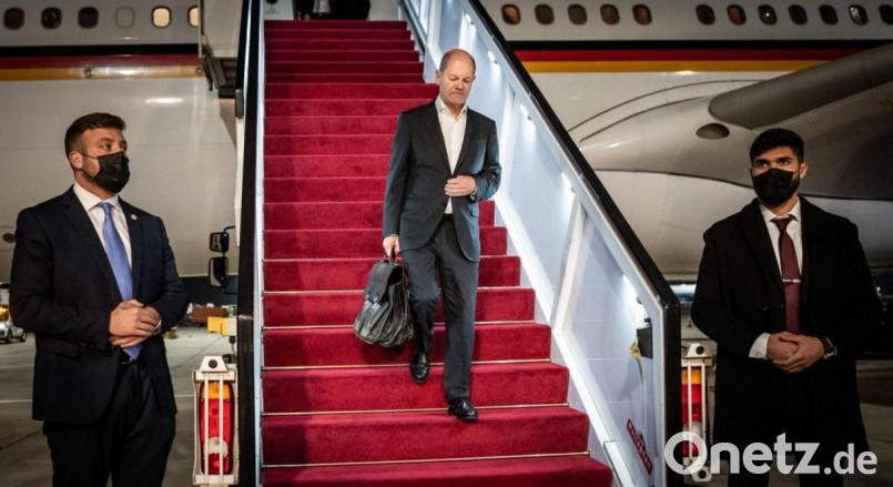 Bundeskanzler Olaf Scholz trifft zu seinem ersten Besuch als Bundeskanzler in Israel ein. Bild: Michael Kappeler/dpa