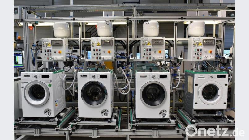 Waschmaschinen werden im Bosch Siemens Hausgeräte-Werk produziert. Bild: Ralf Hirschberger/dpa-Zentralbild/dpa