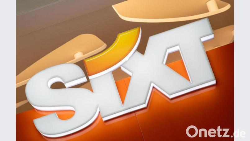 Das Logo des Autovermieters Sixt. Bild: Peter Kneffel/dpa/Archivbild