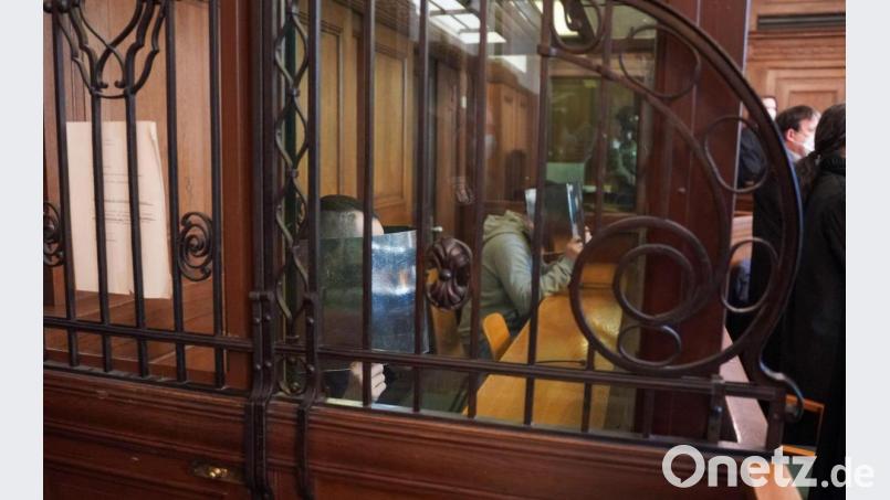 Die beiden Angeklagten sitzen in einem Gerichtssaal des Landgerichts in Berlin-Moabit. Bild: Joerg Carstensen/dpa