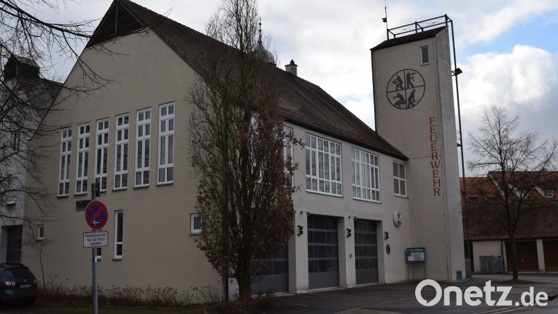 Das Feuerwehrhaus hat auch in Zukunft Bestand. Der Stadtrat sprach sich mehrheitlich für eine Sanierung und Erweiterung aus. Bild: bnr