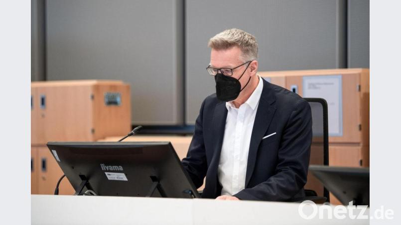 Sebastian Bührmann, der Vorsitzende Richter im Prozess gegen Ex-Vorgesetzte von Serienmörder Niels Högel, in Oldenburg. Bild: Sina Schuldt/dpa Pool/dpa