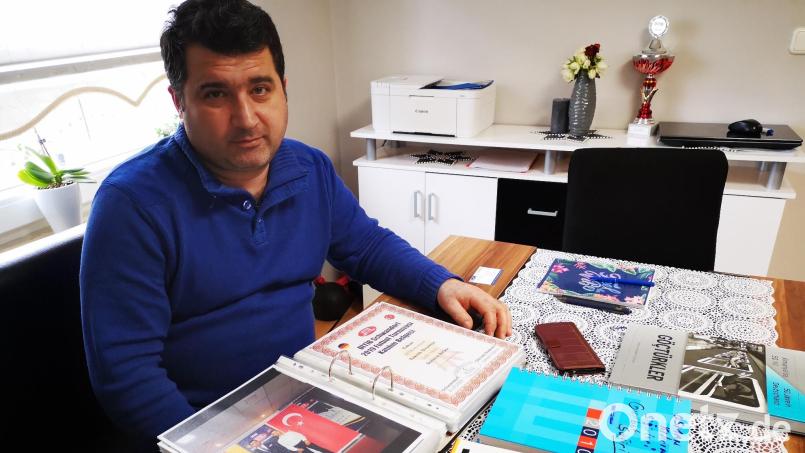 Der Schwandorfer Osman Yildirim schreibt auf Türkisch über das Leben und die Sehnsüchte seiner Landsleute in der neuen Heimat Deutschland. Bild: Dobler