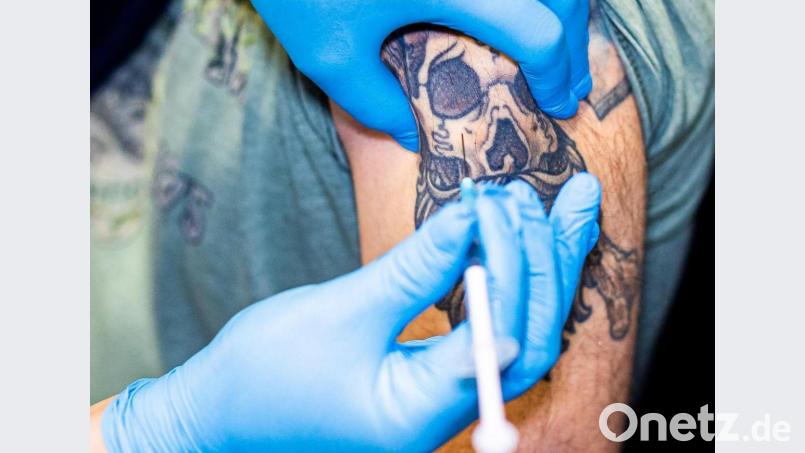 Impfung mit dem Corona-Impfstoff Nuvaxovid des US-Herstellers Novavax in Braunschweig. Bild: Moritz Frankenberg/dpa