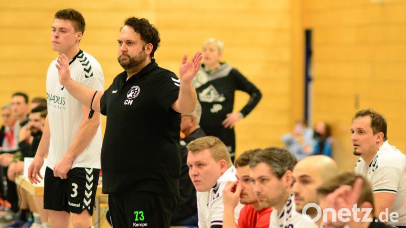 Christof Heiduk, Trainer der HSG-Herren, weiß noch nicht, ob ihm am Samstag beim SV Obertraubling eine schlagkräftige Truppe zur Verfügung stehen wird. Bild: ham