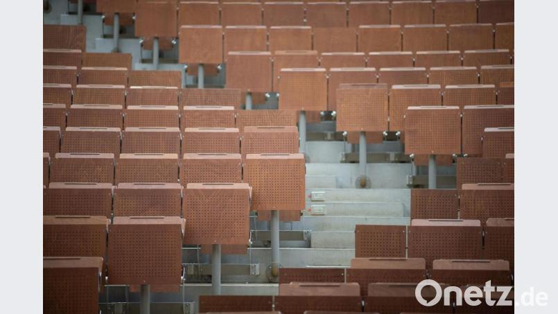Ein leerer Hörsaal an einer Universität. Bild: Sebastian Gollnow/dpa/Symbolbild