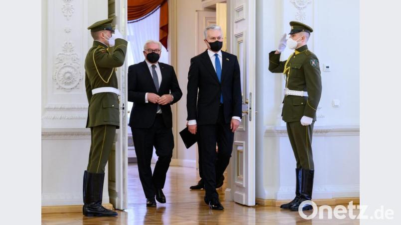 Bundespräsident Steinmeier ist wegen des Krieges in der Ukraine zu einem eintägigen Besuch in Litauen - hier zusammen mit seinem Amtskollegen Gitanas Nauseda. Bild: Bernd von Jutrczenka/dpa