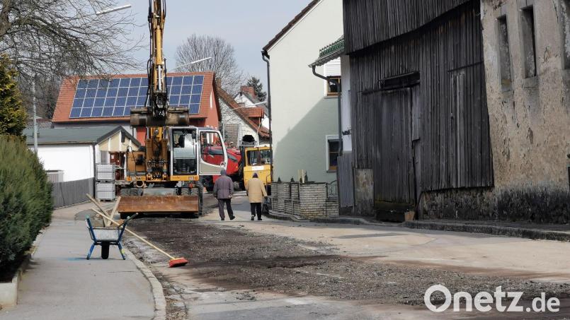 In der gesperrten Brennerstraße sind nun wieder Baufahrzeuge unterwegs. Bild: gz