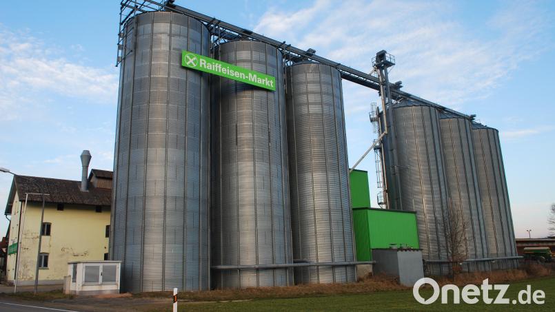 Russland ist ein bedeutender Exporteur von Dünger und Düngemittel-Zwischenprodukten. Der Krieg in der Ukraine wirkt sich daher auch auf die Warenabteilung der Raiffeisenbank Neustadt-Vohenstrauß aus, hier der Raiffeisen-Markt in Albersrieth. Bild: tss