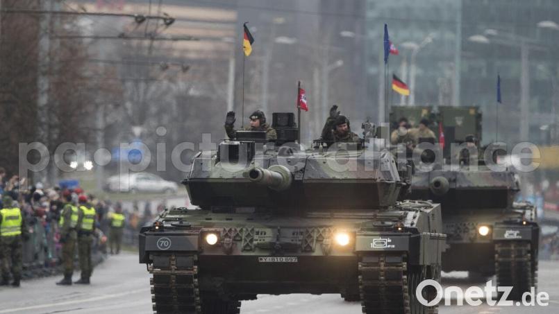 Im Jahr 2018 nahm die Bundeswehr mit Kampfpanzern vom Typ Leopard II an der Militärparade zum 100. Jahrestag des litauischen Militärs in Vilnius teil. Archivbild: Mindaugas Kulbis