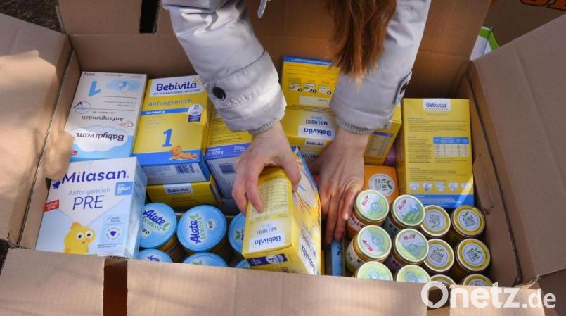 An dieser Sammelstelle von fünf befreundeten Leipzigern mit ukrainischen oder kasachischen Wurzeln werden täglich hunderte Pakete mit Hilfsgütern für die Ukraine gepackt. Bild: Waltraud Grubitzsch/dpa-Zentralbild/dpa