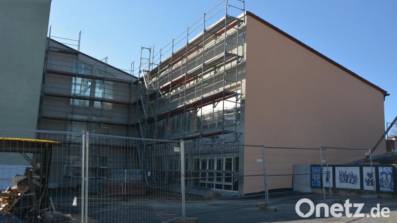 Für die Baustelle Grundschule soll jetzt ein Bauzeitenplan aufgestellt werden, berichtete Bürgermeister Klaus Meyer jetzt im Marktrat. Für die Sanierung der Turnhalle liegt inzwischen die Abrechnung vor. Bild: jr