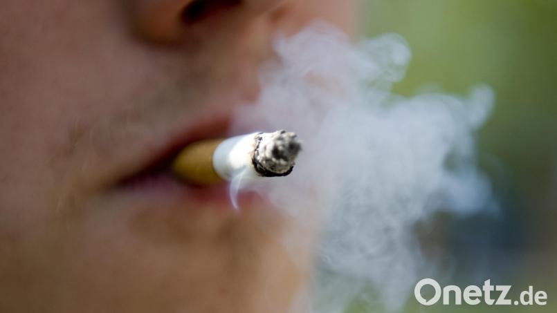 Weil ein 40-Jähriger Alkohol und Zigaretten an Kinder und Jugendliche weitergab, musste er sich nun vor dem Amtsgericht in Amberg verantworten. Symbolbild: Robert Schlesinger