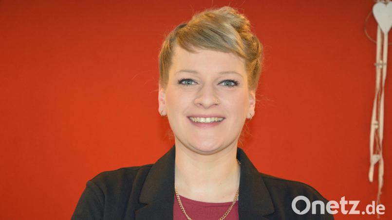 Vera Jankowski, Leiterin des Mehrgenerationenhauses in Mitterteich, lädt im Namen der AWO zu einer Friedensdemo ein. Bild: jr