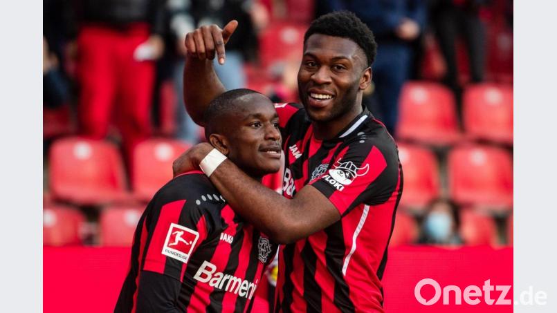 Glänzt in der Rückrunde als Torjäger: Leverkusens Moussa Diaby (l). Bild: Marius Becker/dpa