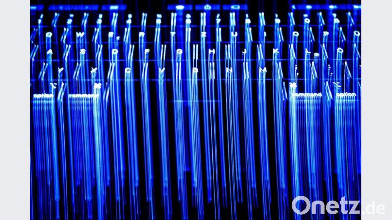 Das Hackerkollektiv Anonymous hat russische Staatmedien wie die Online-Auftritte von Zeitungen angegriffen und ruft zum Stopp des Krieges auf. Bild: Mohssen Assanimoghaddam/dpa