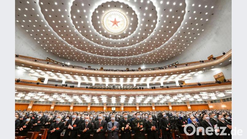 Blick auf die Teilnehmer während der Eröffnung zur Jahrestagung des Volkskongresses in der Großen Halle des Volkes. Bild: Rao Aimin/XinHua/dpa